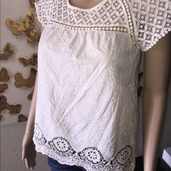 White blouse - Picture 3 of 8