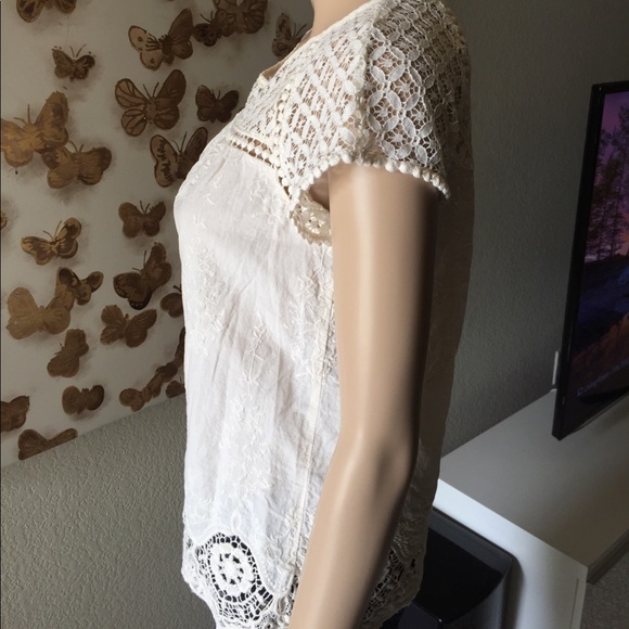 White blouse - Picture 4 of 8