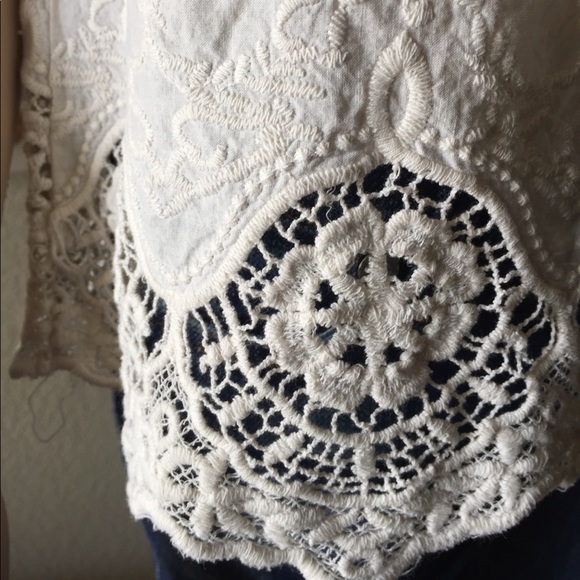 White blouse - Picture 8 of 8