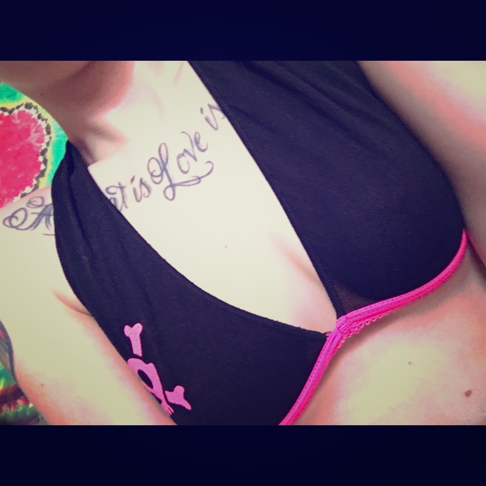 🛍 Sexy Skull & Crossbones Halter Bralette