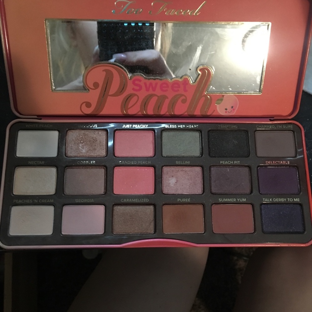 Too faced peach palette