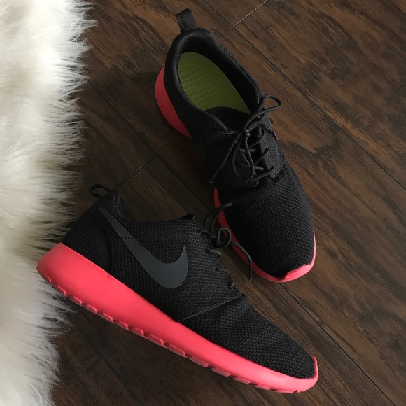 roshe run siren red