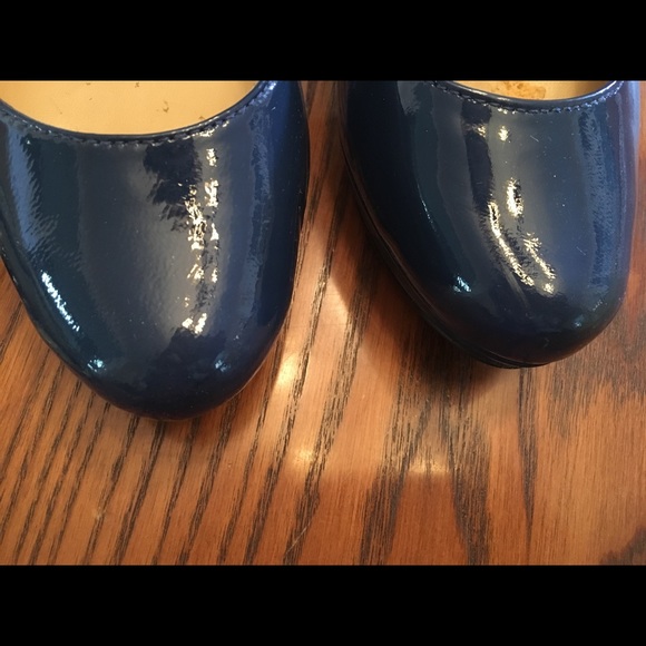 Joan & David Luxe CJ Pearl Dark Blue Heels - Picture 3 of 8