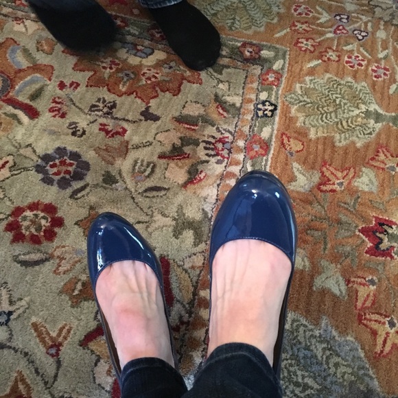 Joan & David Luxe CJ Pearl Dark Blue Heels - Picture 8 of 8