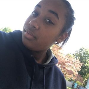 Meet your Posher, Emonie