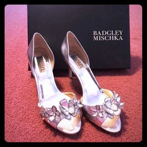 Gorgeous Authentic Badgley Mischka Silver Heels