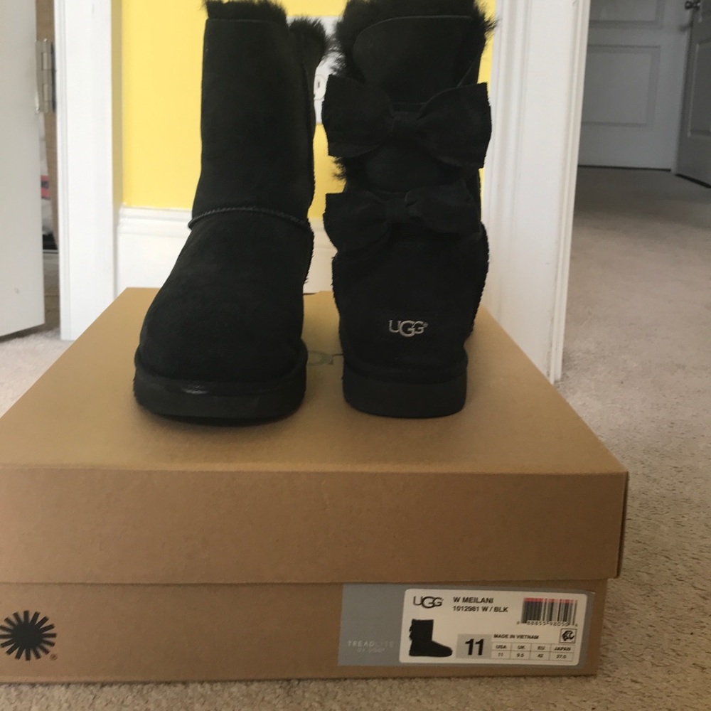 UGG w/ Meilani color:black