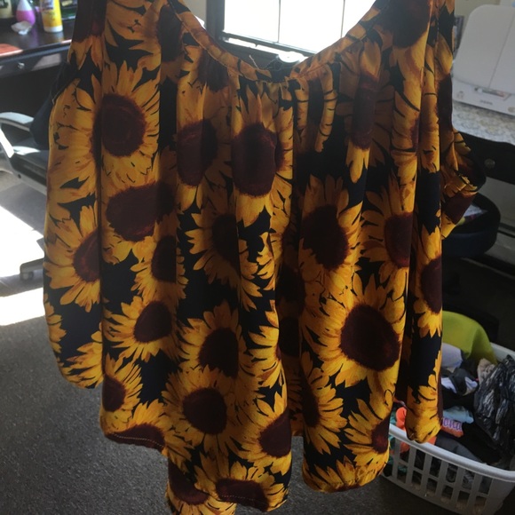 Tops - Picture 2 of 7