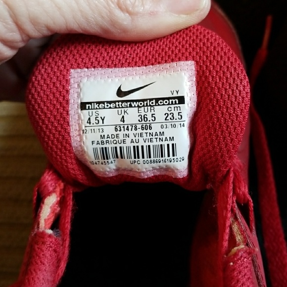 boys Nike shoes - Picture 2 of 5