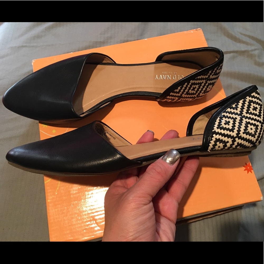 Old Navy black and cream flats. Used once