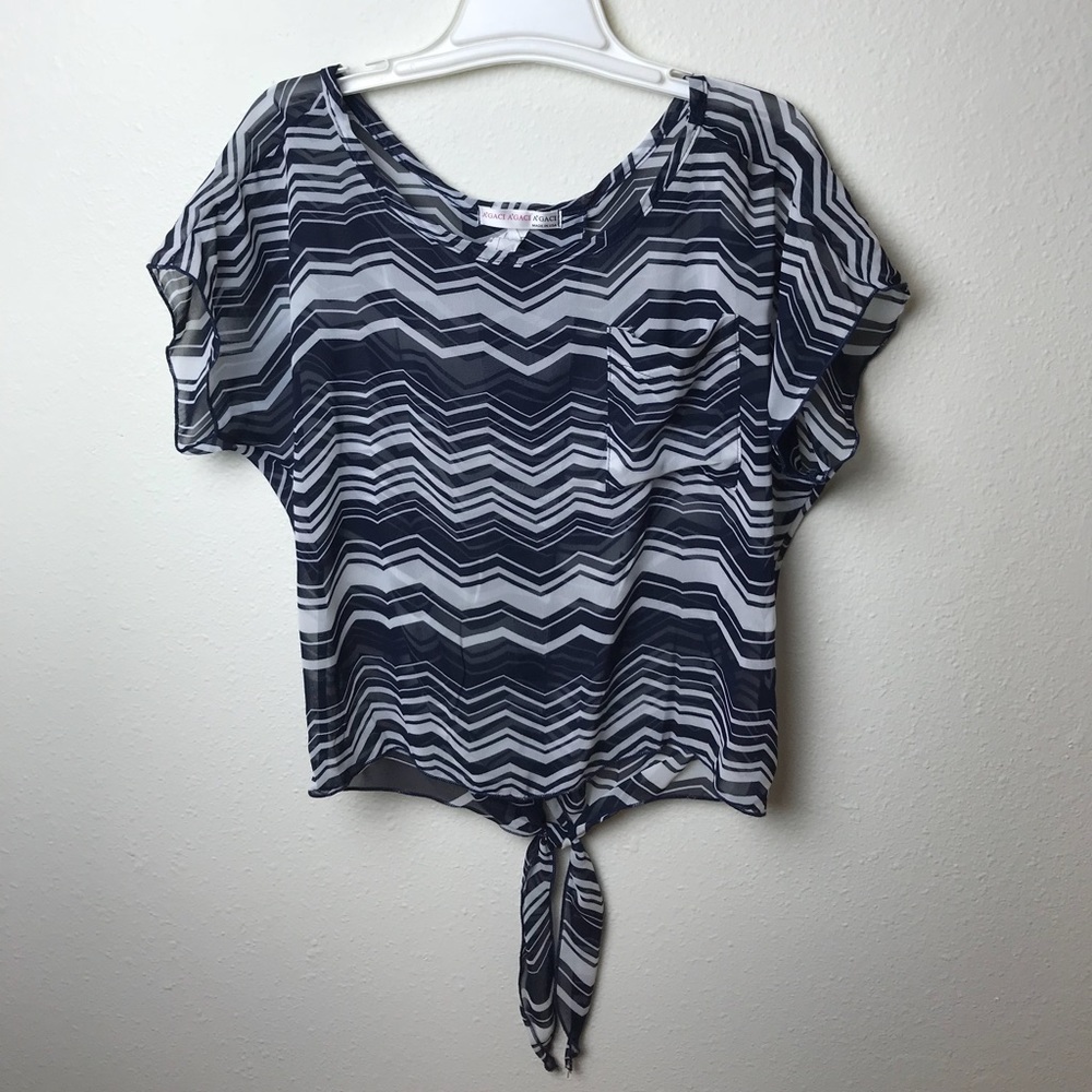 Cute tied tee with pocket