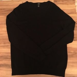 Men’s H&M black v-neck sweater like new! Size XL