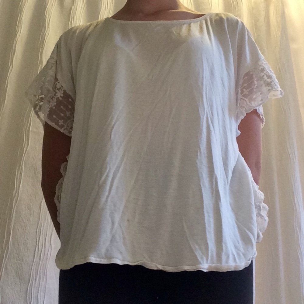 White T-shirt with lacey sleeves