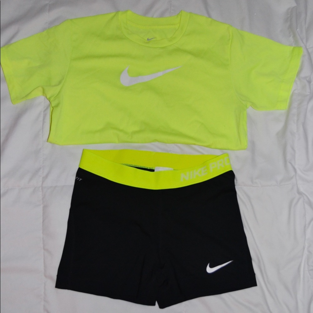 • Neon Nike Set •