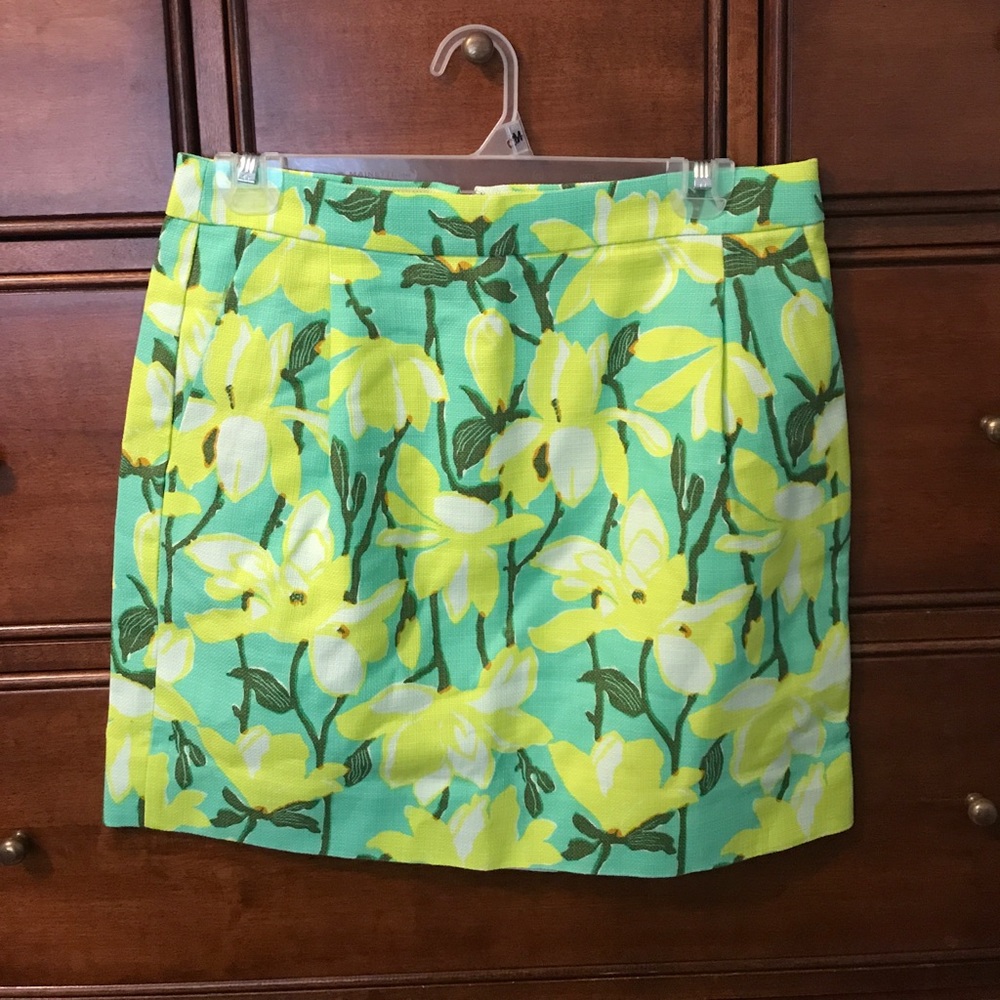 Patterned mini skirt