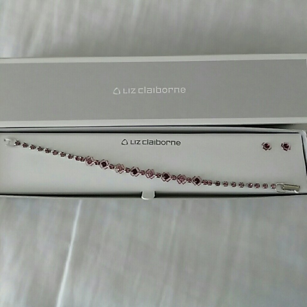 Women's bracelet & earrings set (NWT)