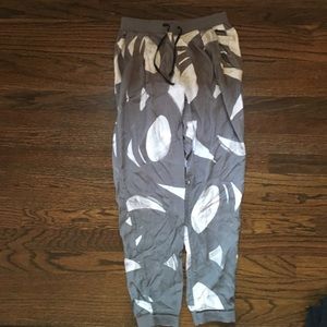 really cute lightweight Lululemon joggers