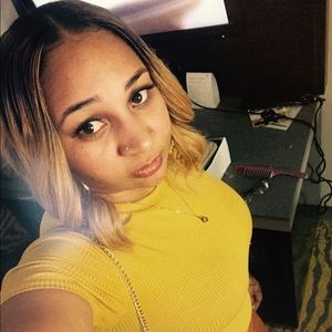 Meet your Posher, Kayla