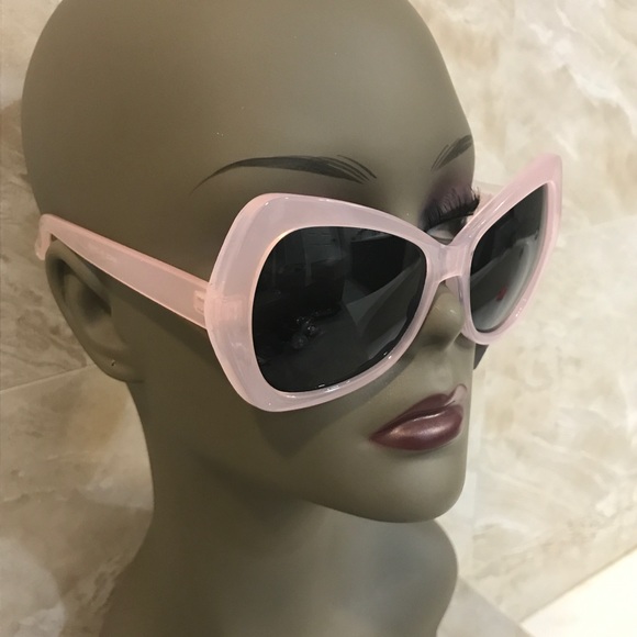 Vintage Style butterfly sunnies - Picture 2 of 2