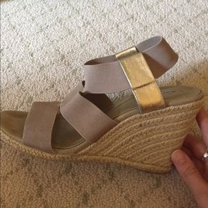 Tahari wedges