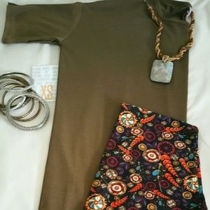 *SOLD* Lularoe Outfit XS Irma & OS Leggings
