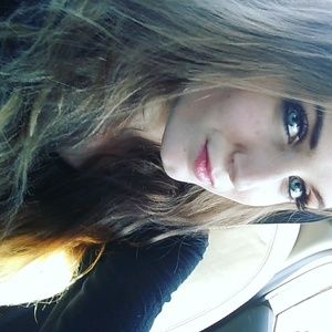 Meet your Posher, Elena