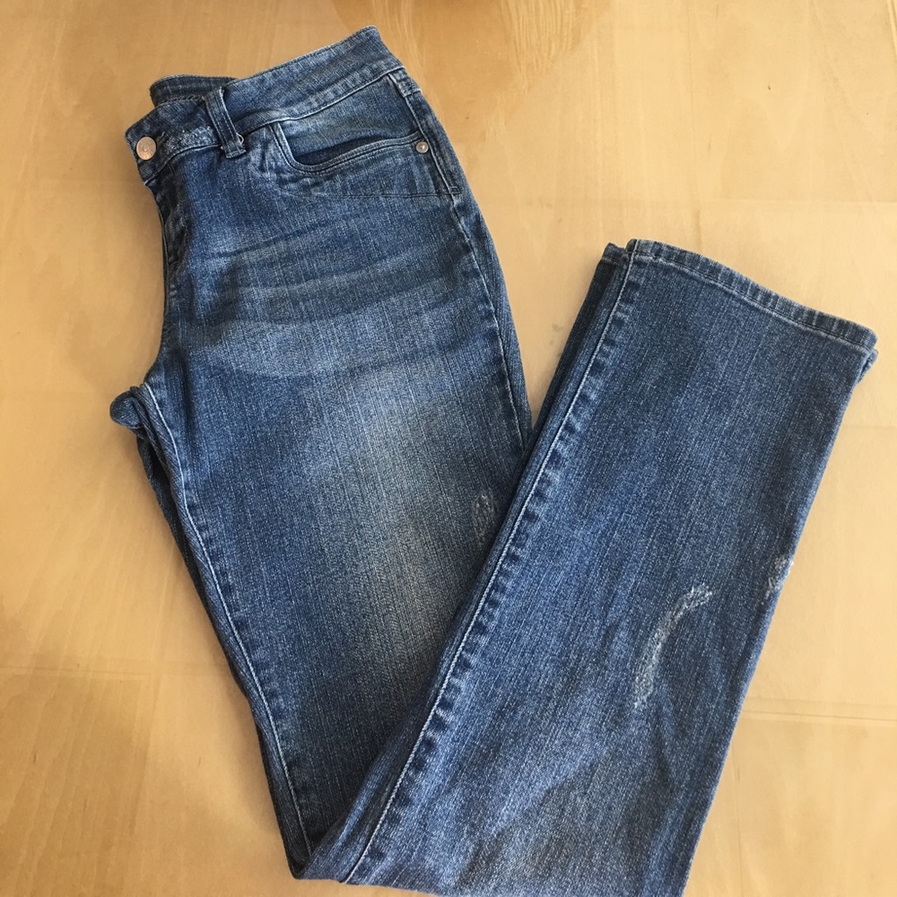 Delia’s distressed skinny leg jeans sz 9/10