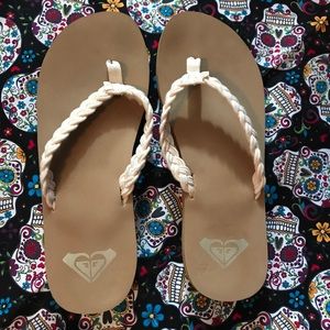 roxy beige flip flops