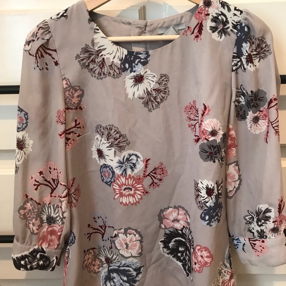 Gray floral h&m top
