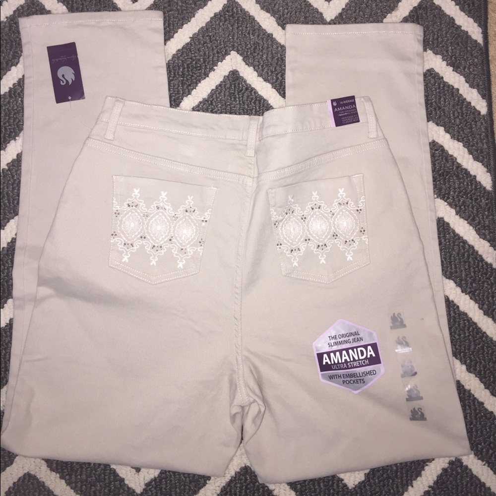 NEW GLORIA VANDERBILT Amanda Straight Leg Jeans