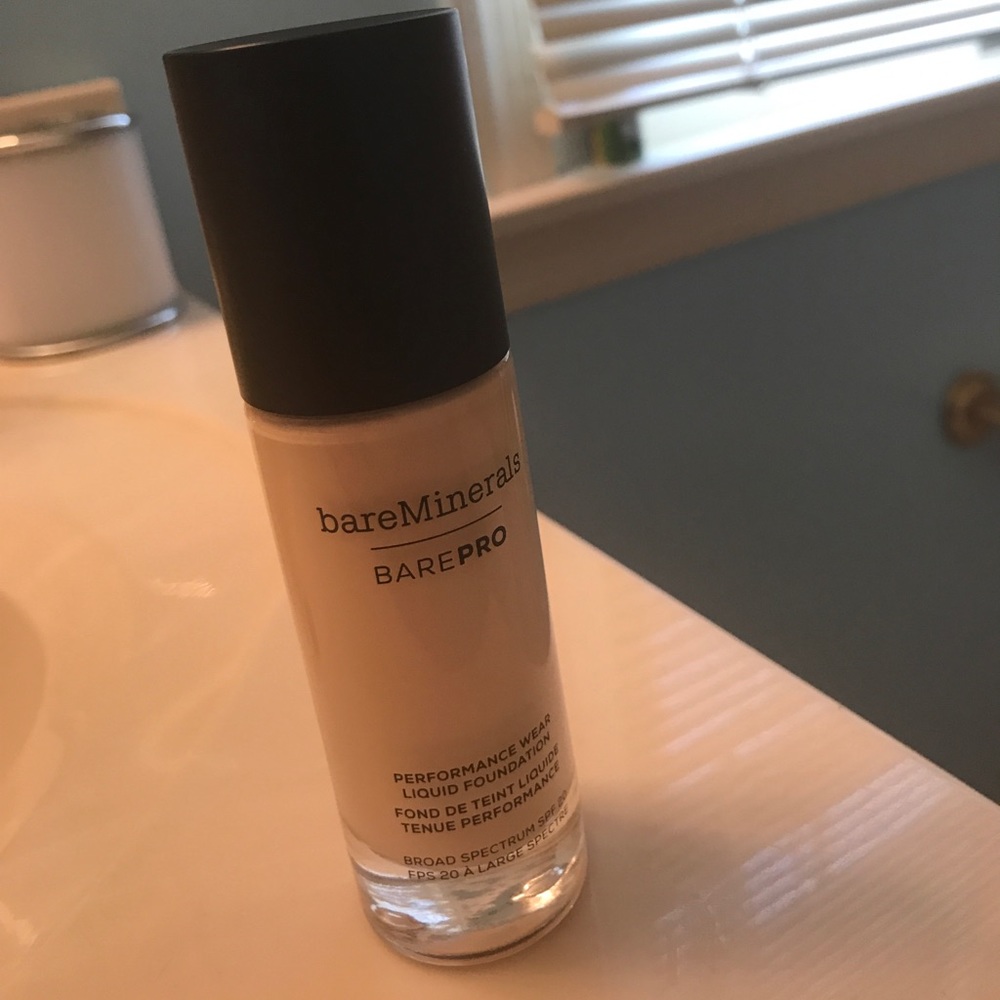 BareMinerals Bare PRO Foundation in Sateen 05
