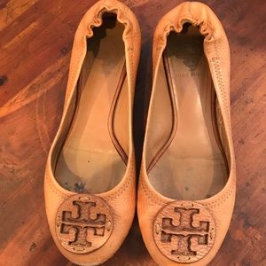 Tory Burch reva flat. Leather. Tan.