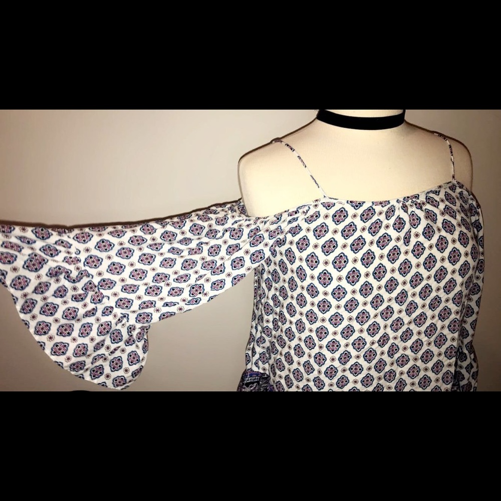 Fun boho top 💙 - Picture 2 of 3
