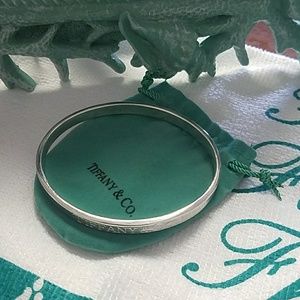 TIFFANY & CO. Bangle
