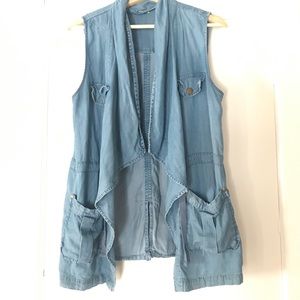 En Cre'me chambray cinched waist vest