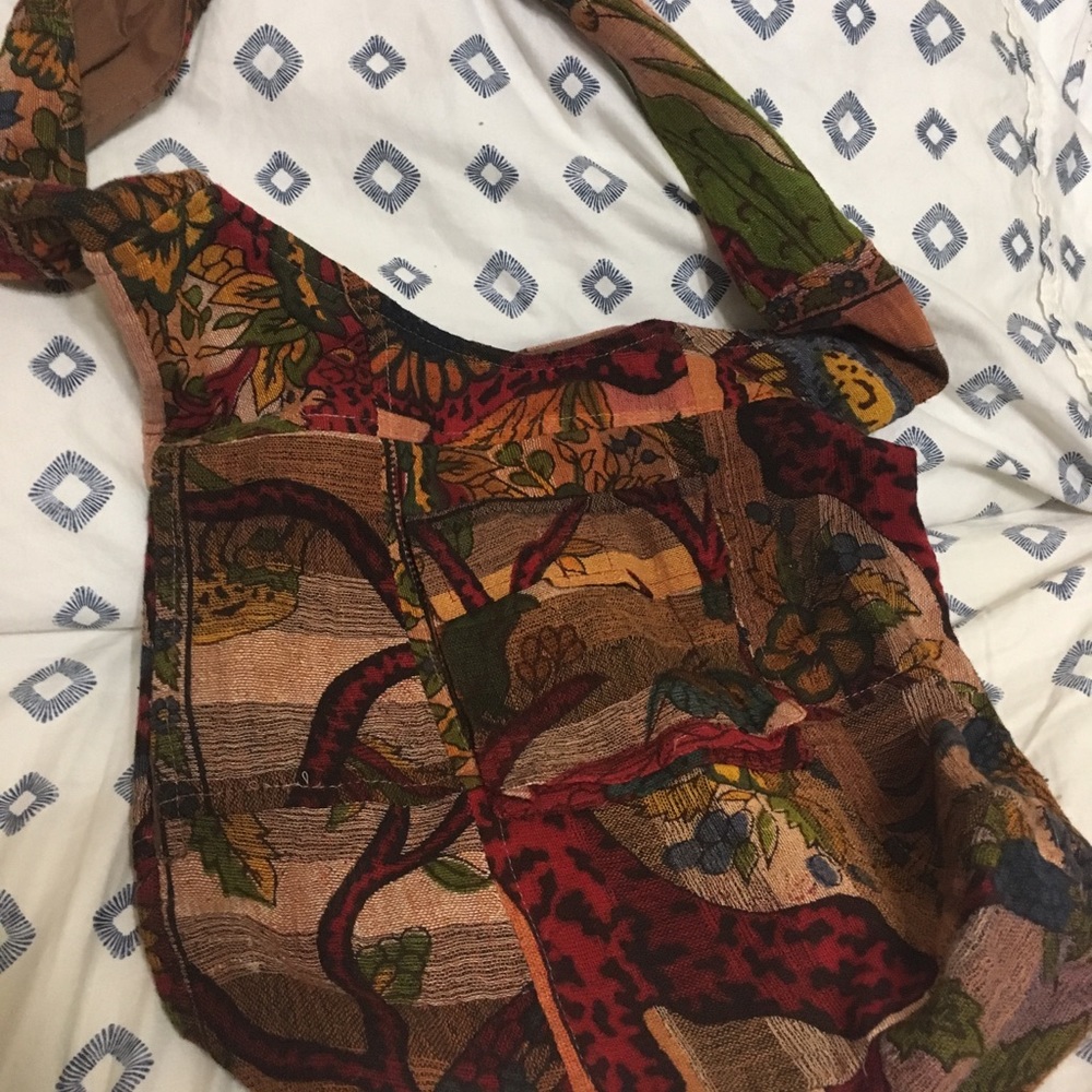 Patch crossbody bucket bag