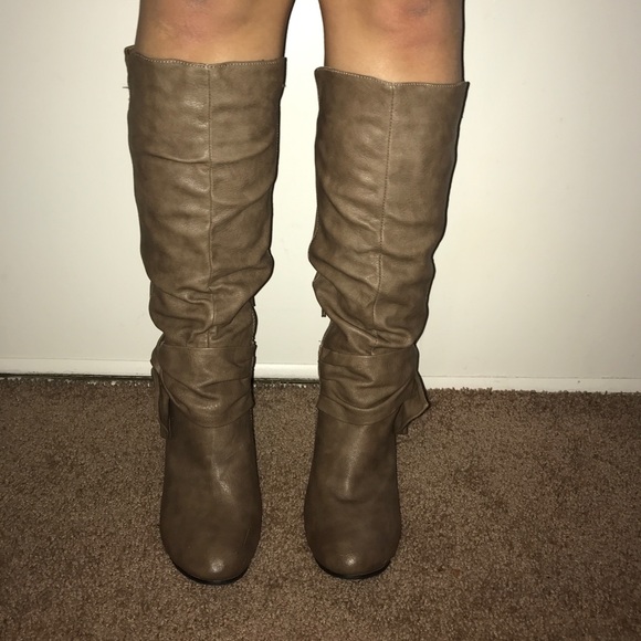 Brown Boots - Picture 1 of 2