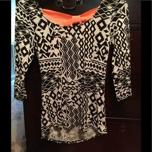 black and grey scoop-neck long-sleeved shirt