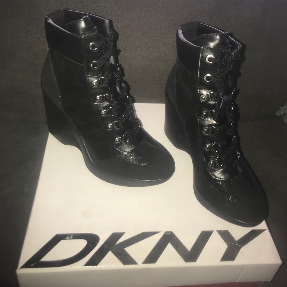 DKNY Snow Shoes