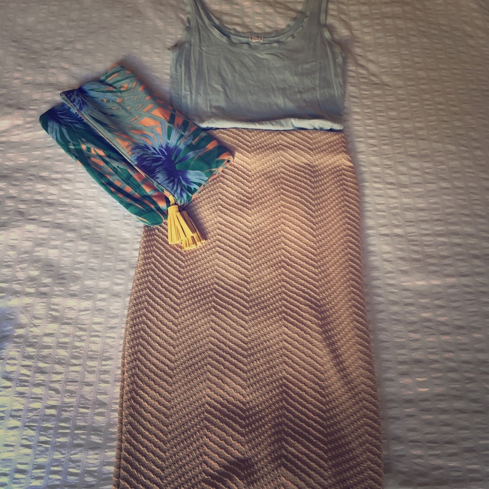 Stretchy pencil skirt