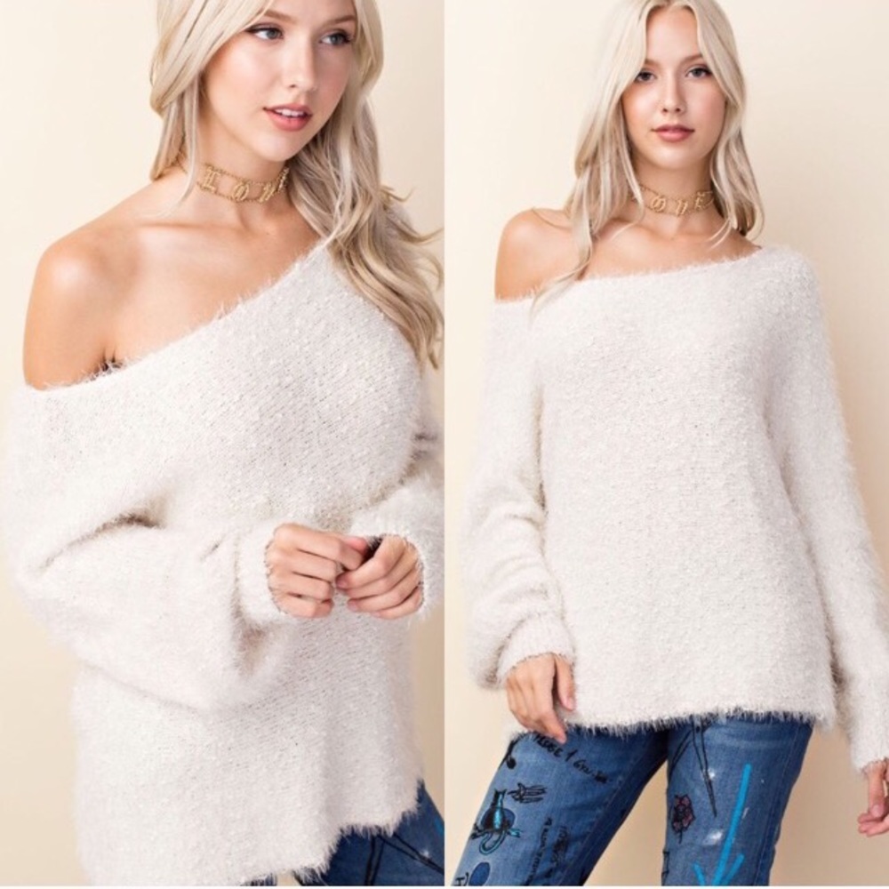 ⭐️NWT Fuzzy Knit Sweater⭐️