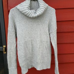 NWOT Gap Heather Grey Acrylic Sweater