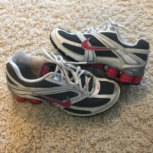 Women’s Nike sneakers!