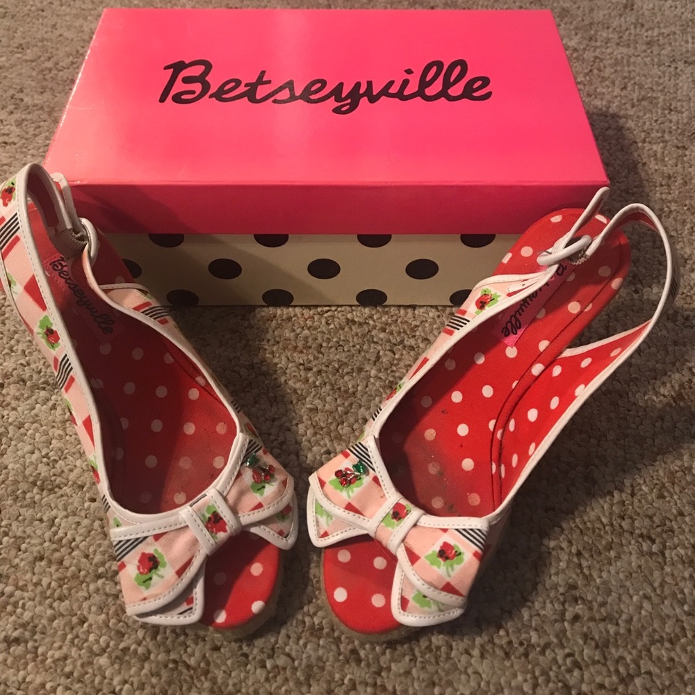 Betseyville Bethany wedge size 7.5