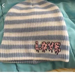 Kendall and Kylie love beanie