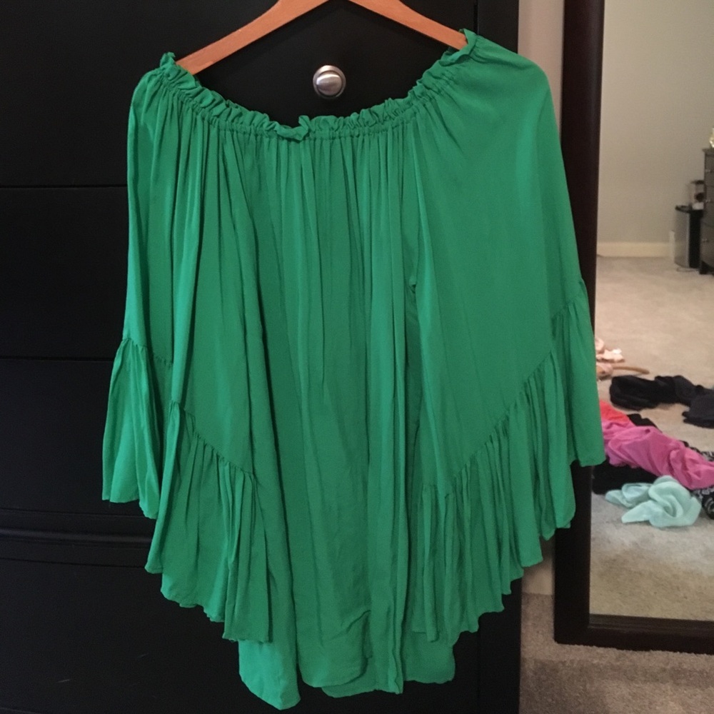 MAKE AN OFFER! Adorable green top