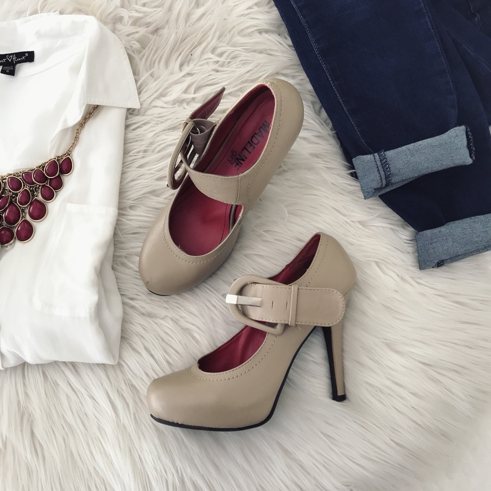 NUDE PUMPS