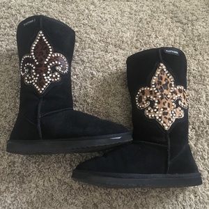 Katydid rhinestone Furr boots Fleur-De-Lis