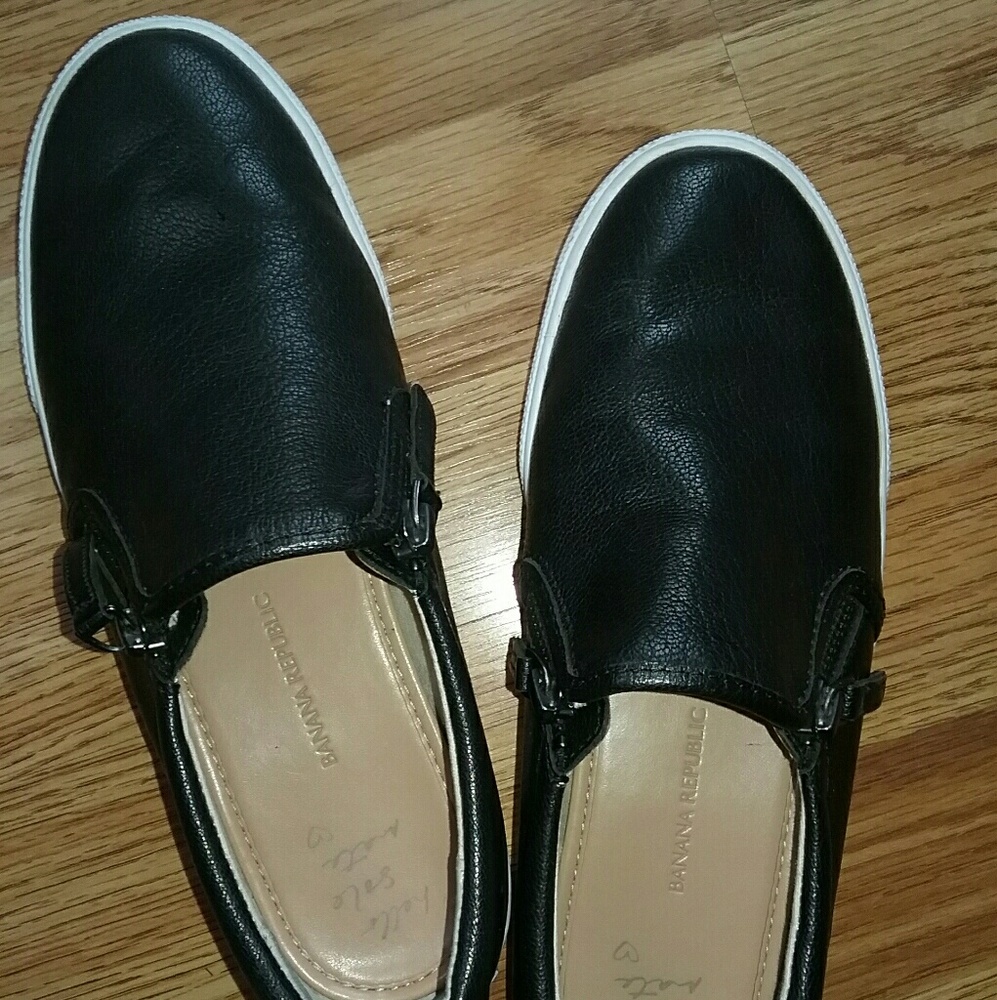Banana Republic leather slip on sneaker 7.5