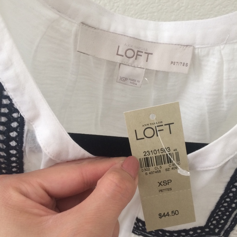 💌 Ann Taylor white embroidered peasant top - Picture 3 of 6